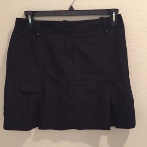 IZOD Golf Classic Skort Size 6 W16”, L 17.5”.